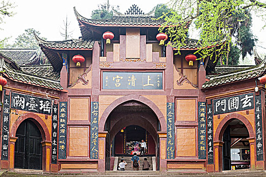 青島保姆價格多少錢？如何選擇性價比高的保姆服務
