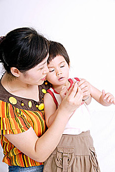 深圳請住家保姆多少錢？了解住家保姆的服務(wù)與費(fèi)用