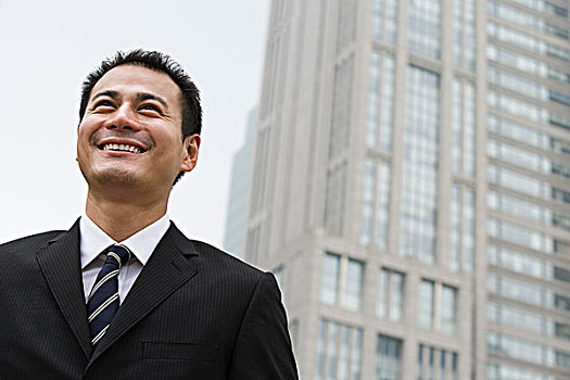 大連保潔工一天多少錢？揭示保潔行業(yè)的薪資秘密
