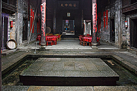 武漢請(qǐng)住家保姆多少錢？如何選擇性價(jià)比高的保姆服務(wù)