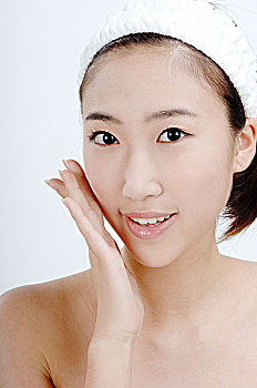 上誨保母一個(gè)有多少錢(qián)？揭秘高端保母服務(wù)的背后價(jià)值