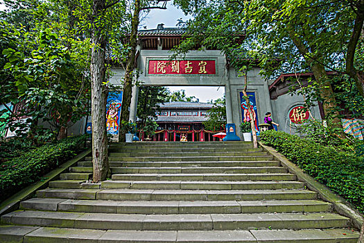 新蔡月嫂多少錢一個月？了解價格與選擇的關鍵因素