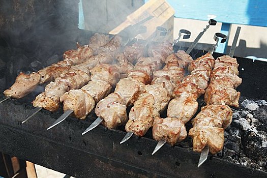 重慶做飯阿姨多少錢？揭秘雇傭家政服務的成本與優勢