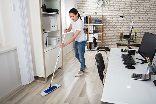 廈門住家保姆費(fèi)用是多少？讓你了解住家保姆的價值與價格