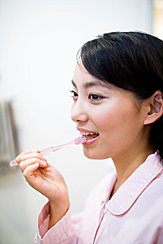 廣西住家保姆工資多少？深度揭秘，輕松找出最優選擇！