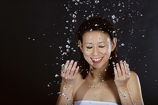 《侍神令》網(wǎng)易的巨額出資背后，打造游戲行業(yè)新巔峰