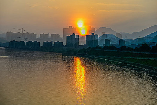 不住家阿姨工資多少？揭秘不住家阿姨的收入與職業前景