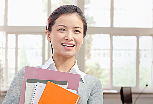 深圳保姆中介費用解析：如何選擇性價比高的保姆服務？