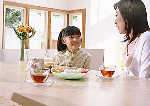 鄭州家里找個(gè)保姆多少錢？這些因素你不可不知！