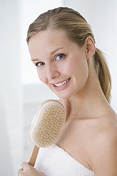摧乳師一次多少錢？揭秘價格背后的價值與服務(wù)