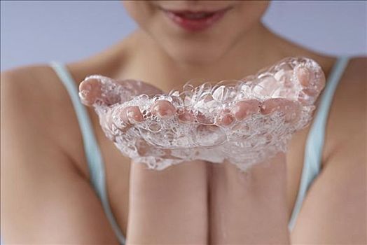 重慶現(xiàn)在保姆費(fèi)用是多少？一文帶你了解當(dāng)前市場行情