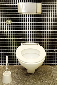 一個專業的保姆多少錢？揭秘保姆服務市場的價格背后