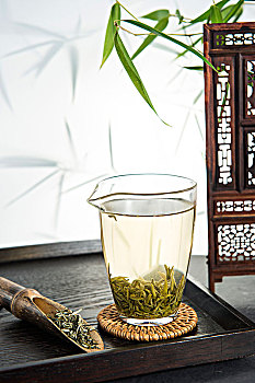 深圳做保姆工資多少？揭秘深圳保姆行業薪資現狀與發展前景