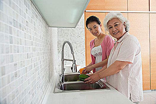 蘇州找個(gè)保姆多少錢？揭秘不同需求下的保姆價(jià)格