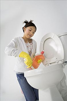 24小時(shí)家政工資多少錢？掌握這個(gè)行情，讓家政服務(wù)更高效！