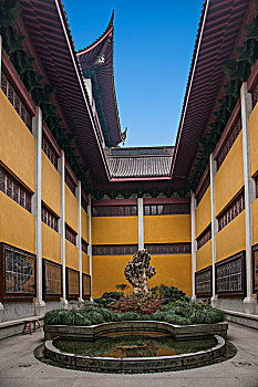 重慶月嫂價(jià)格一般是多少？了解背后的價(jià)值與服務(wù)