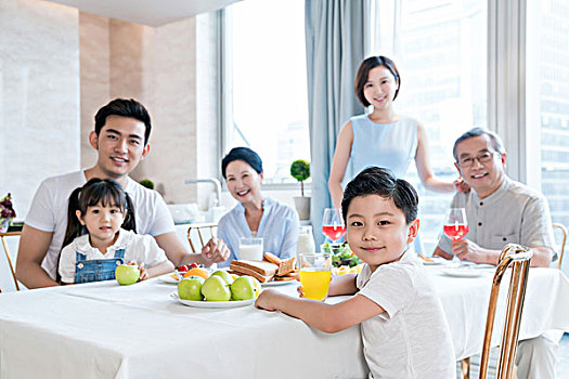濟(jì)南住家保姆工資多少？揭秘濟(jì)南家政行業(yè)薪資現(xiàn)狀
