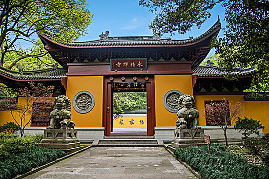 如何根據(jù)月薪選擇合適的保姆？揭秘雇傭保姆的薪資標(biāo)準(zhǔn)