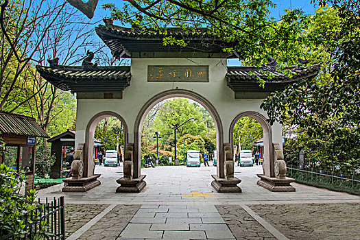 龍崗住家保姆費(fèi)用多少錢？選擇住家保姆的最優(yōu)方案解析
