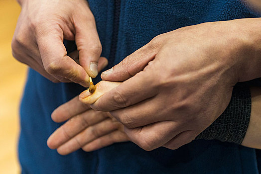 幫人做保姆一個月多少錢？揭秘保姆行業(yè)的真實收入！