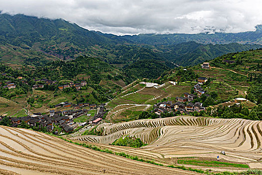 住家保姆杭州工資多少？你不可忽視的關(guān)鍵因素