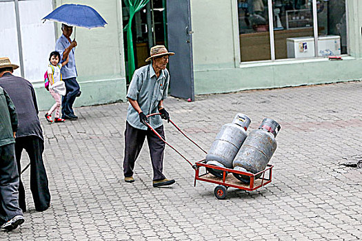 廣州找保姆多少錢一個月？揭秘廣州家政市場真實價格