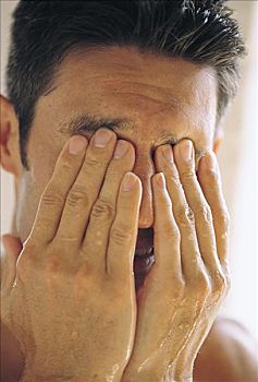 濟南請保姆多少錢一個月？揭開保姆費用背后的真相