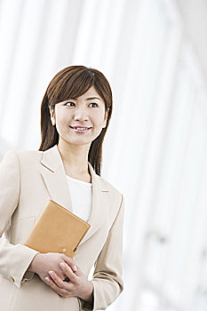 寶寶月嫂多少錢？了解月嫂服務價格，做明智選擇！