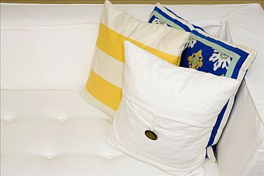 家政中介收費多少一年？了解費用背后的服務(wù)價值