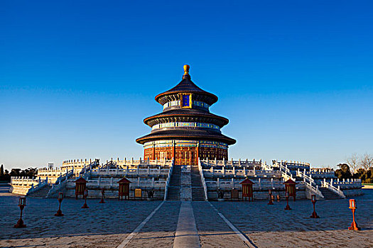 住家育嬰師工資多少錢？揭秘育嬰行業背后的高薪與前景