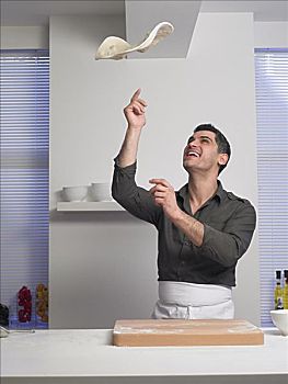 深圳中點工多少錢一天？揭秘深圳中點工薪資待遇，了解行業前景！