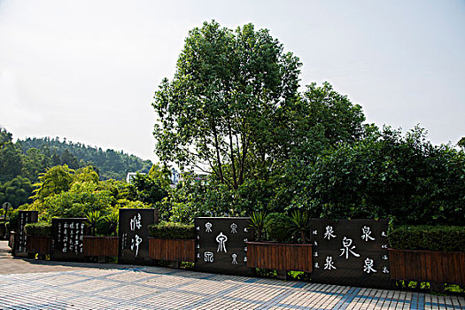 上海接小孩做飯多少錢？帶你了解這項(xiàng)服務(wù)的價(jià)格與價(jià)值