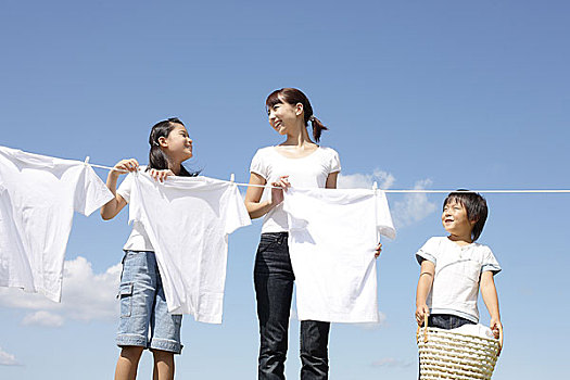 成都育兒嫂多少錢？讓您了解家庭育兒服務(wù)的真實(shí)費(fèi)用