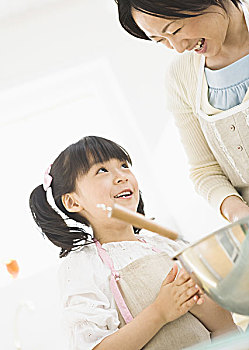 成都育兒嫂多少錢？讓您了解家庭育兒服務(wù)的真實(shí)費(fèi)用