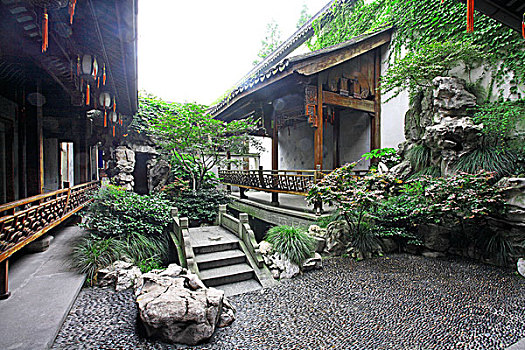 高級家政保姆工資多少錢？揭秘高薪背后的價值與發(fā)展前景
