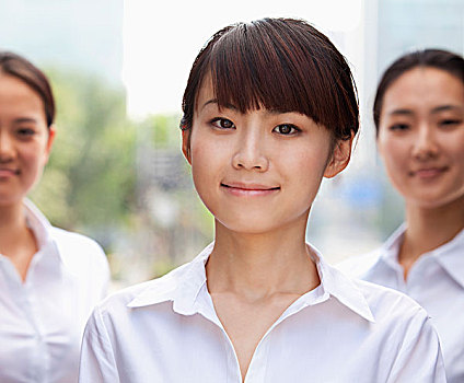 廣州家政現(xiàn)月薪多少？揭秘家政行業(yè)薪資新趨勢(shì)
