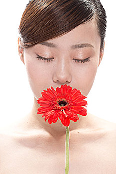上海帶娃保姆工資多少？揭秘高薪背后的秘密