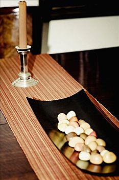 在醫(yī)院找個(gè)護(hù)工要多少錢？看完你就明白了