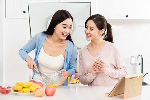 新疆保姆一個月多少錢？揭秘新疆家政行業(yè)的收入與市場現(xiàn)狀