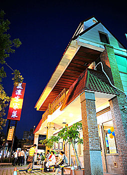 上海帶小孩保姆一月多少？揭秘上海家庭保姆費用與選擇指南