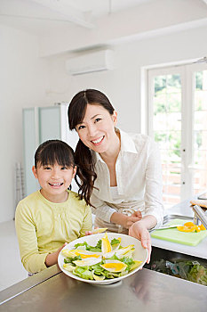 深圳找個保姆多少錢？如何選擇合適的保姆服務？