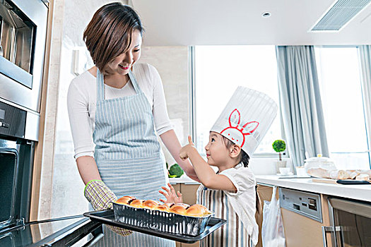 廈門(mén)住家保姆多少錢(qián)？揭秘廈門(mén)高品質(zhì)住家保姆服務(wù)市場(chǎng)