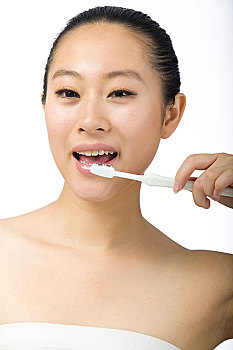 保姆看孩子一月多少錢？揭秘家庭保姆價格的真相！