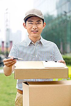 北京請(qǐng)一個(gè)保姆要多少錢(qián)？你知道這些費(fèi)用和服務(wù)的差異嗎？