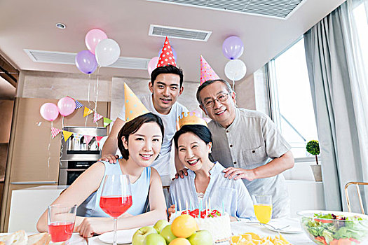孩子育兒嫂一個月多少錢？揭秘優質育兒嫂服務背后的價值
