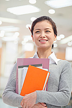 老年保姆工多少錢？揭秘養(yǎng)老護(hù)理行業(yè)的薪資真相