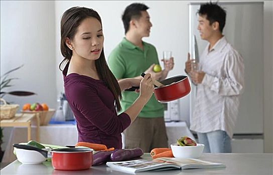 醫(yī)院里做護工多少個小時？你所不了解的護工工作內(nèi)幕