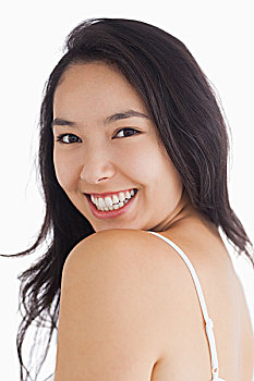 清洗玻璃多少錢(qián)？讓你了解如何讓窗戶(hù)煥然一新