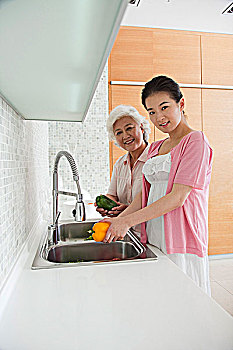 找住家保姆多少錢？解析費用背后的秘密！