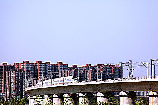 護(hù)工醫(yī)院請(qǐng)一天多少錢？了解護(hù)工費(fèi)用，讓您的家人享受專業(yè)照護(hù)